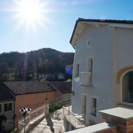 Ai Leoni Ruggenti Dimora Della Storia E Del Relax In Monferrato *