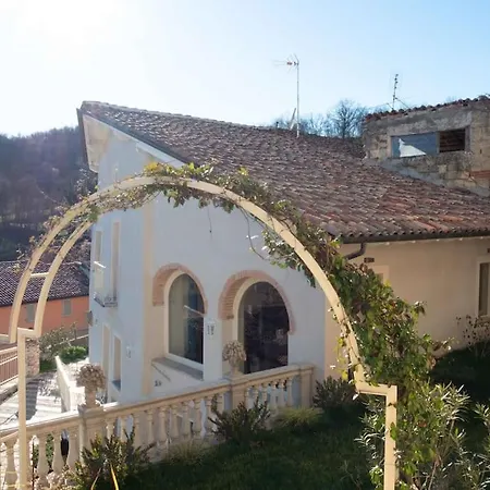 Ai Leoni Ruggenti Dimora Della Storia E Del Relax In Monferrato *