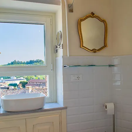 Ai Leoni Ruggenti Dimora Della Storia E Del Relax In Monferrato * Ottiglio