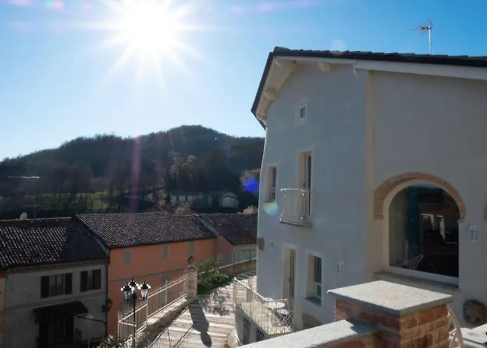 Ai Leoni Ruggenti Dimora Della Storia E Del Relax In Monferrato *