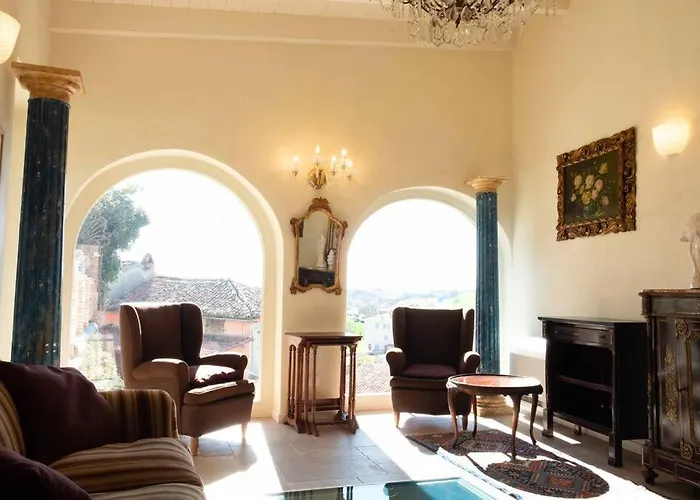 Ai Leoni Ruggenti Dimora Della Storia E Del Relax In Monferrato *