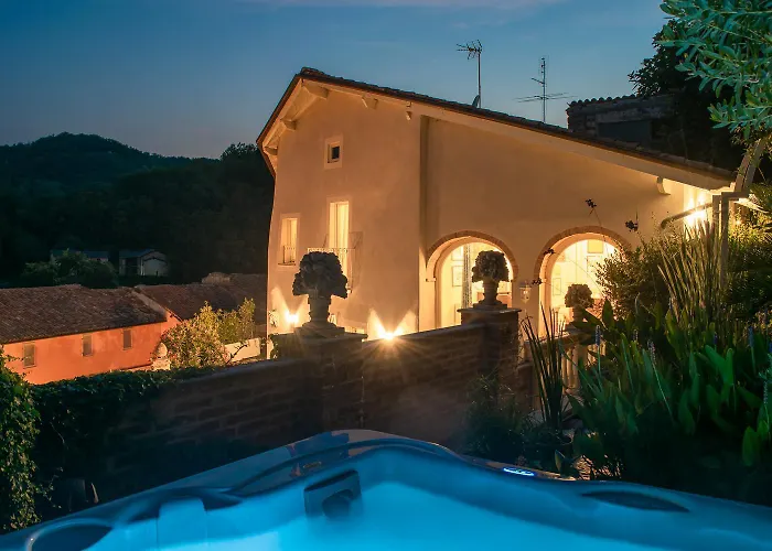 Ai Leoni Ruggenti Dimora Della Storia E Del Relax In Monferrato *